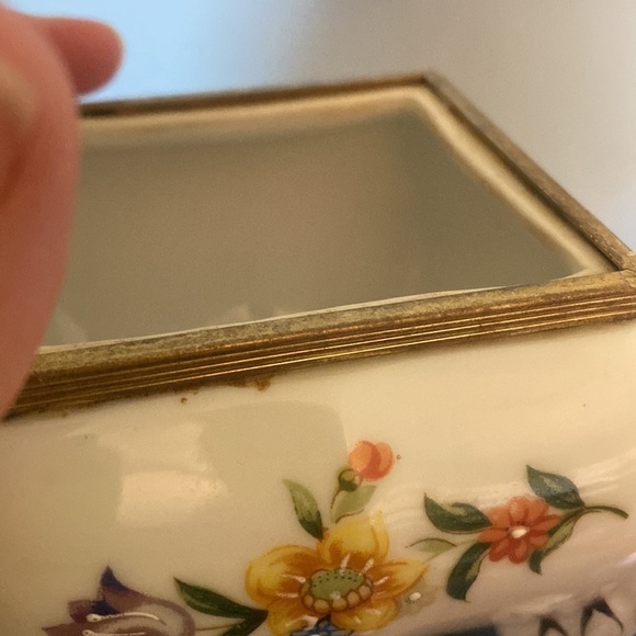 VTG Napcoware Hand Painted Ceramic Trinket Box,1960
Footed jewelry box. Girly - Picture 11 of 14